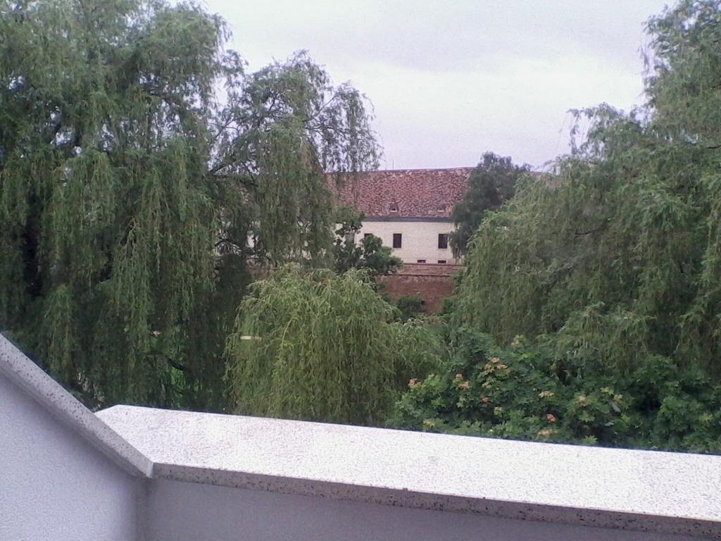 Bastya Apartmanhaz Sárvár Extérieur photo